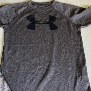 Under armour great condition gray sports shirt